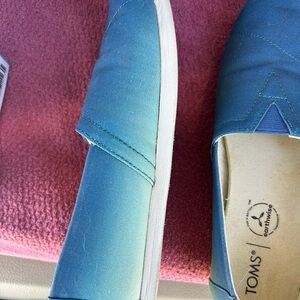 Toms shoes